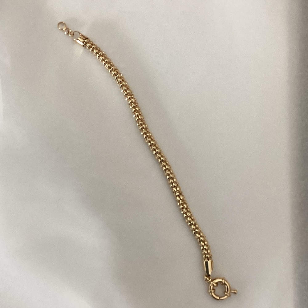 Elegant Gold Bracelet